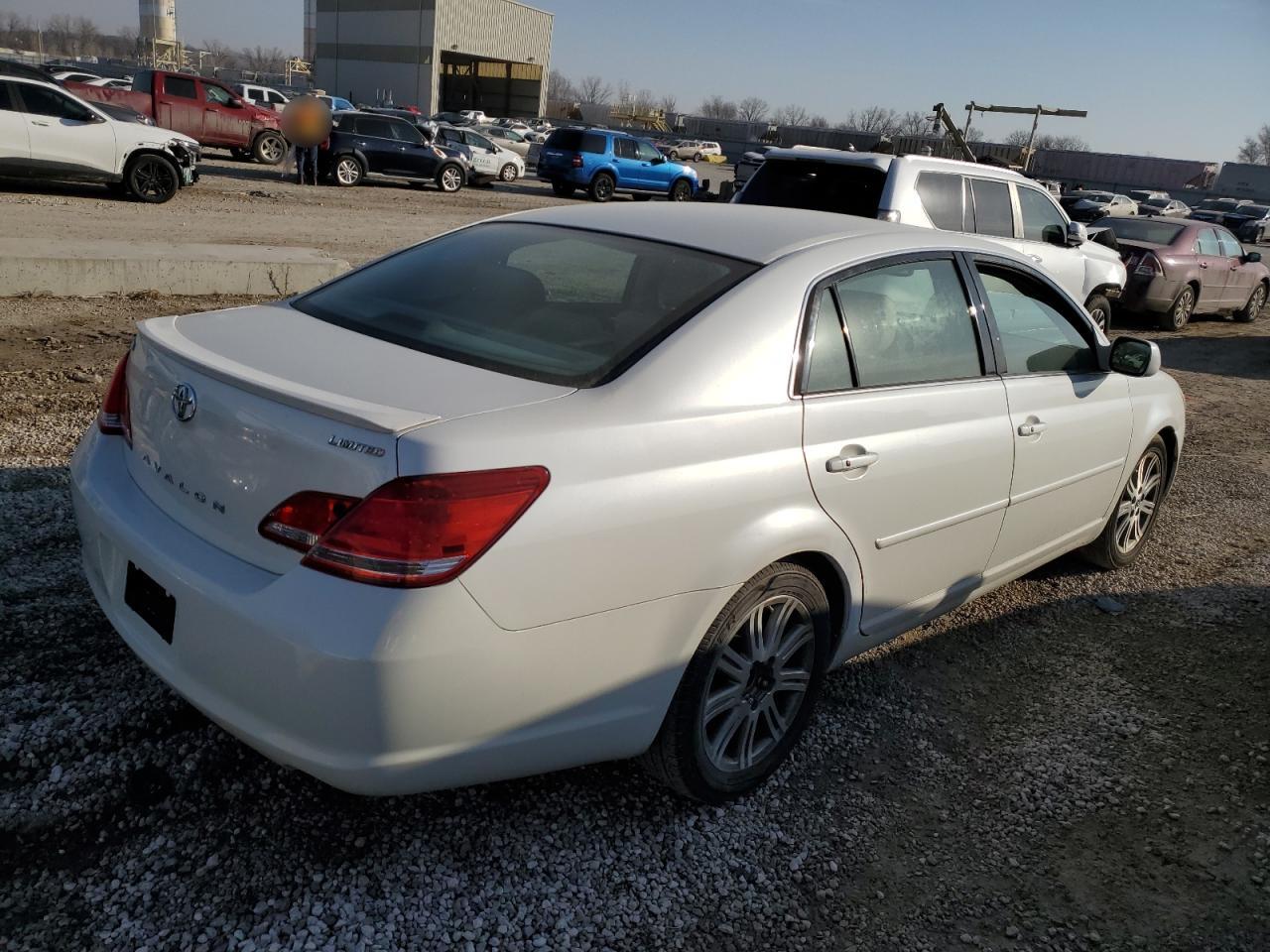 2007 Toyota Avalon - Image 3