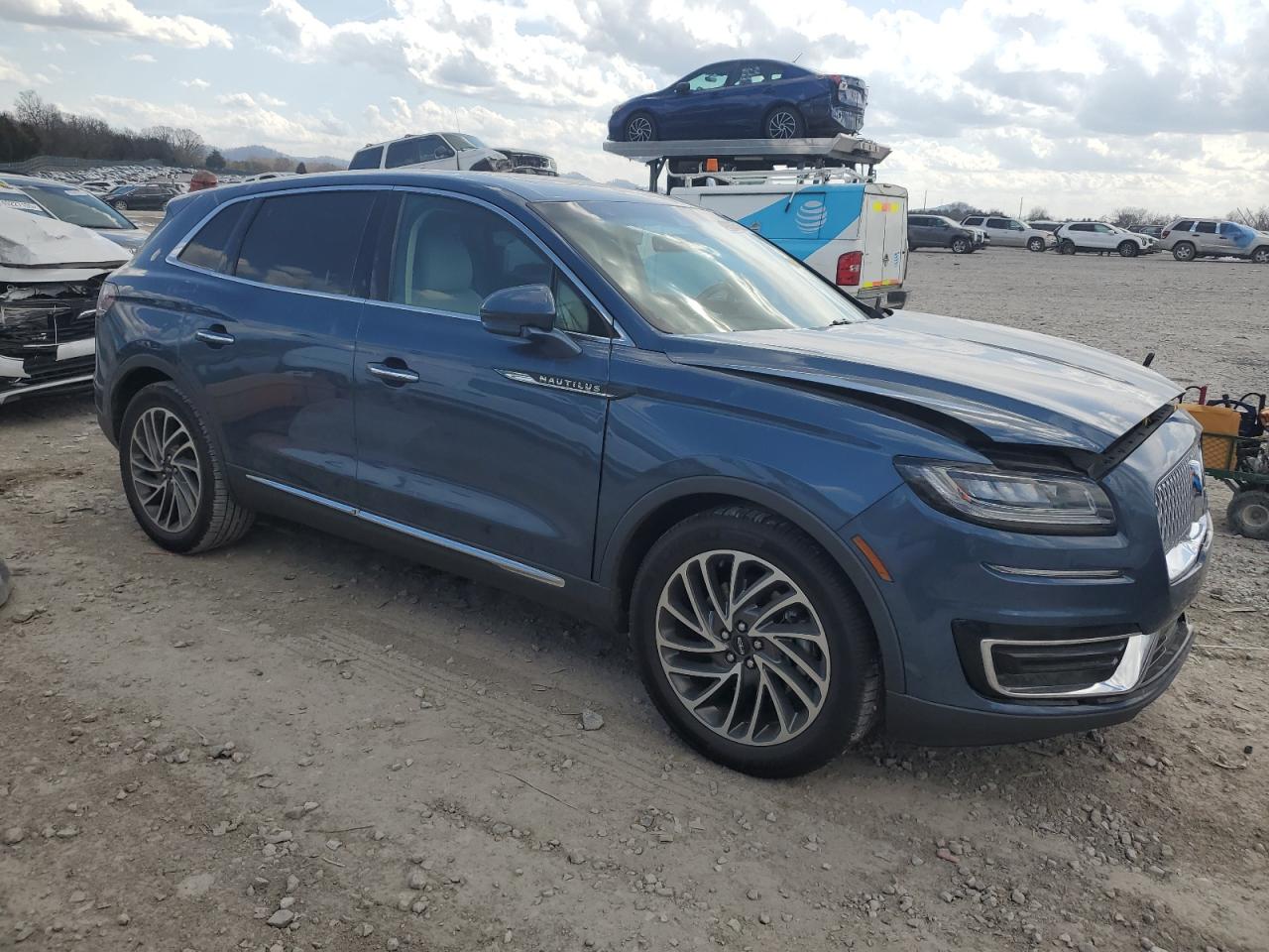 2019 Lincoln Nautilus - Image 4