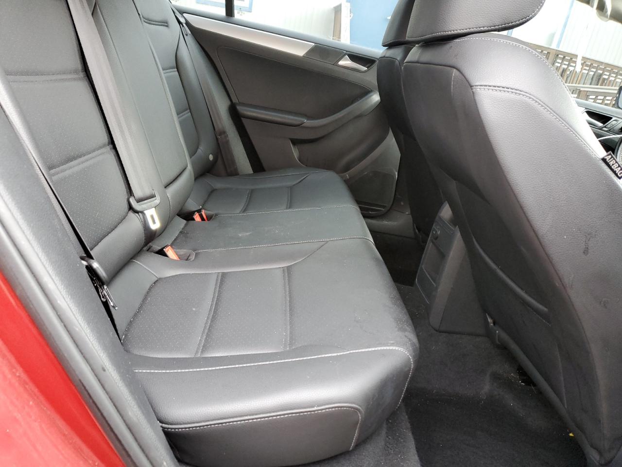 2018 Volkswagen Jetta - Image 10