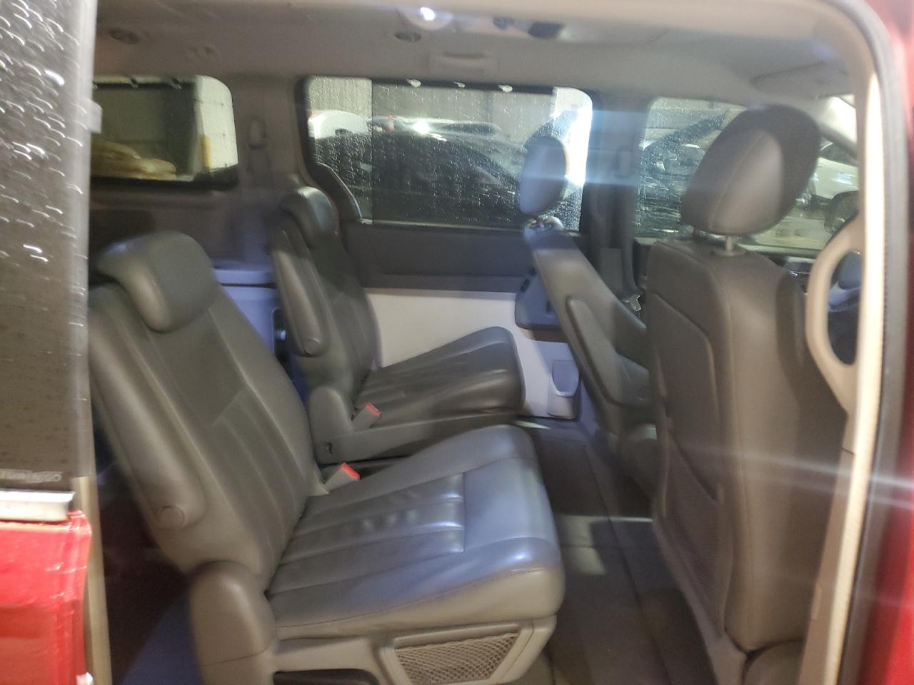 2010 Chrysler Town & Country - Image 11