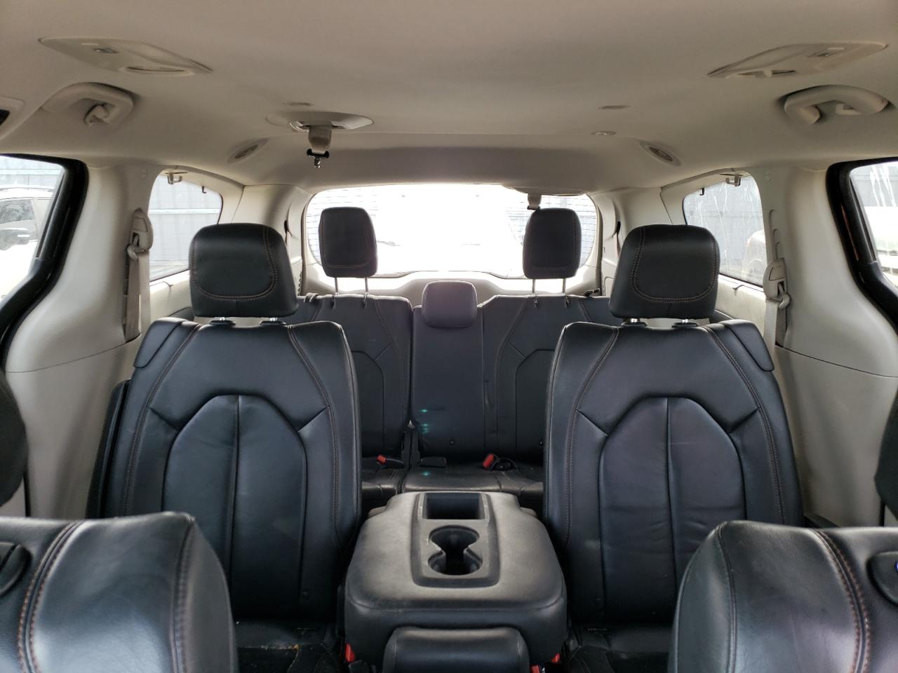 2017 Chrysler Pacifica - Image 10