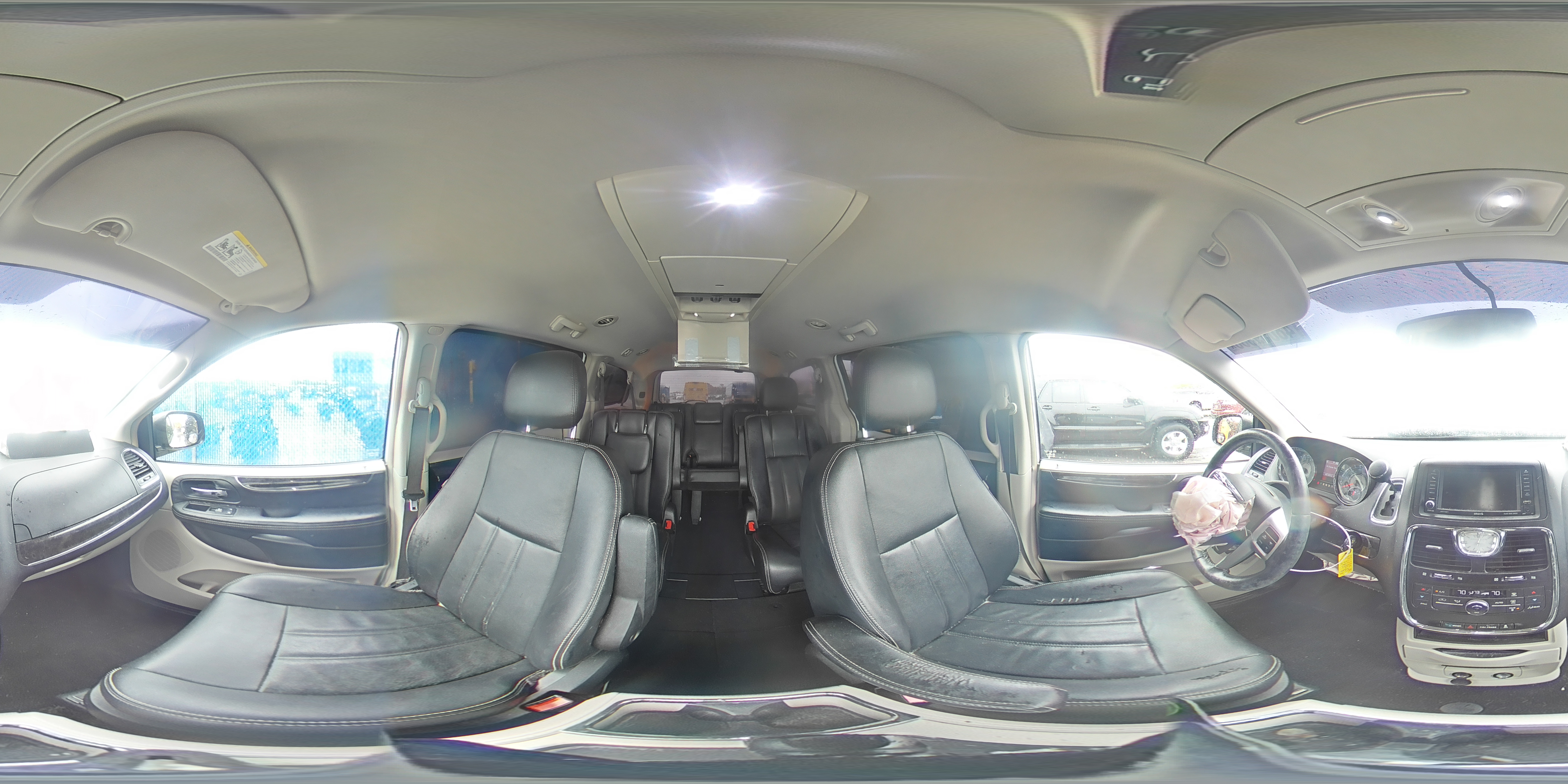 2015 Chrysler Town & Country - Image 16