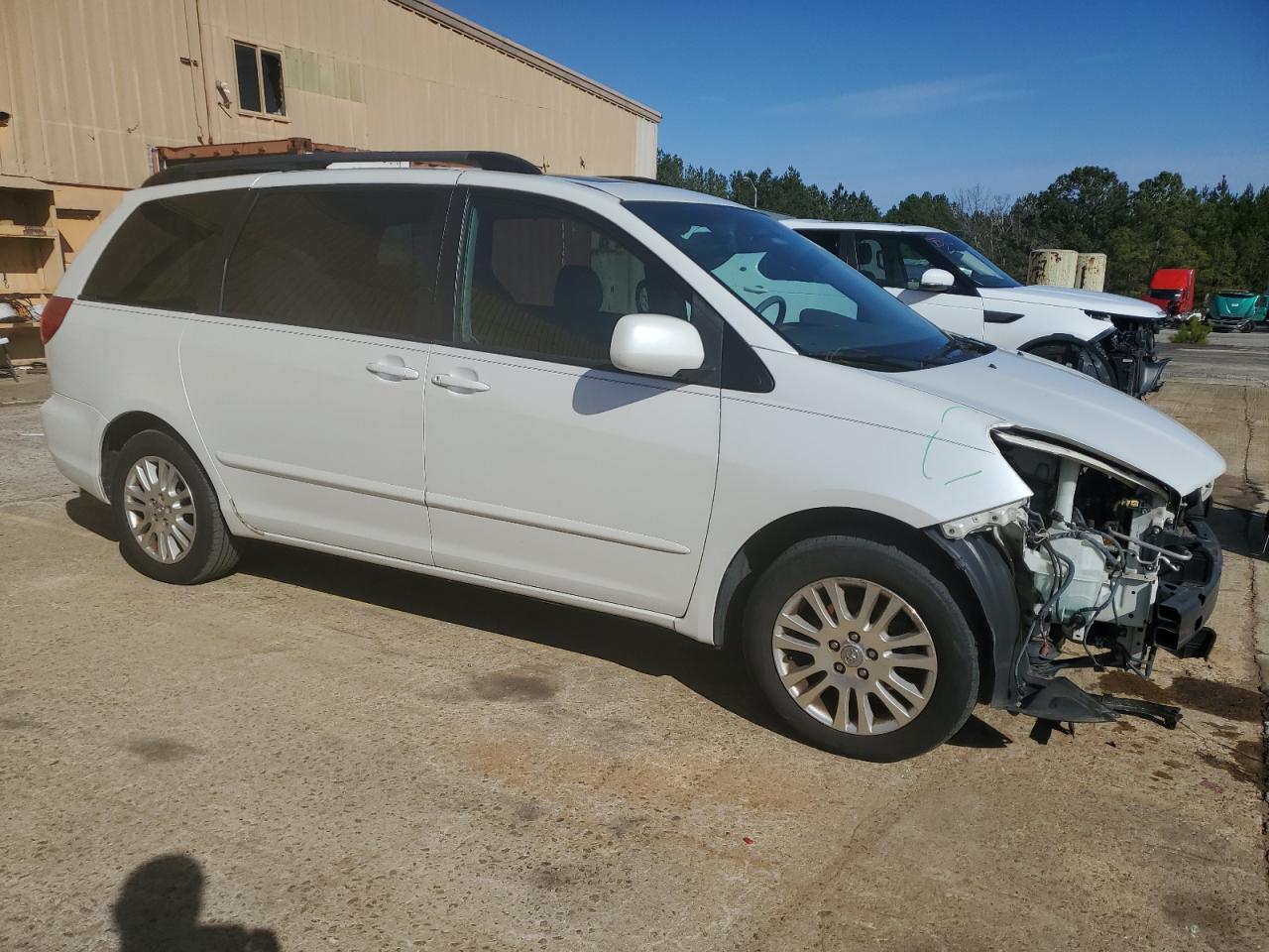 2010 Toyota Sienna - Image 4