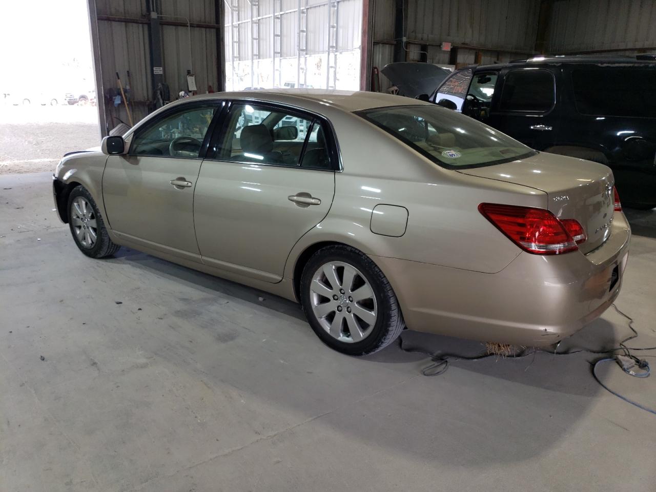 2006 Toyota Avalon - Image 2