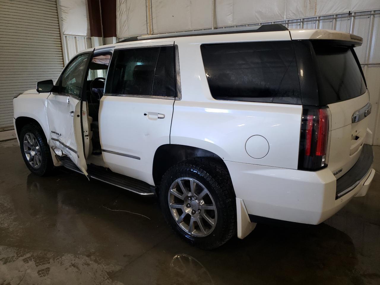 2015 GMC Yukon - Image 2