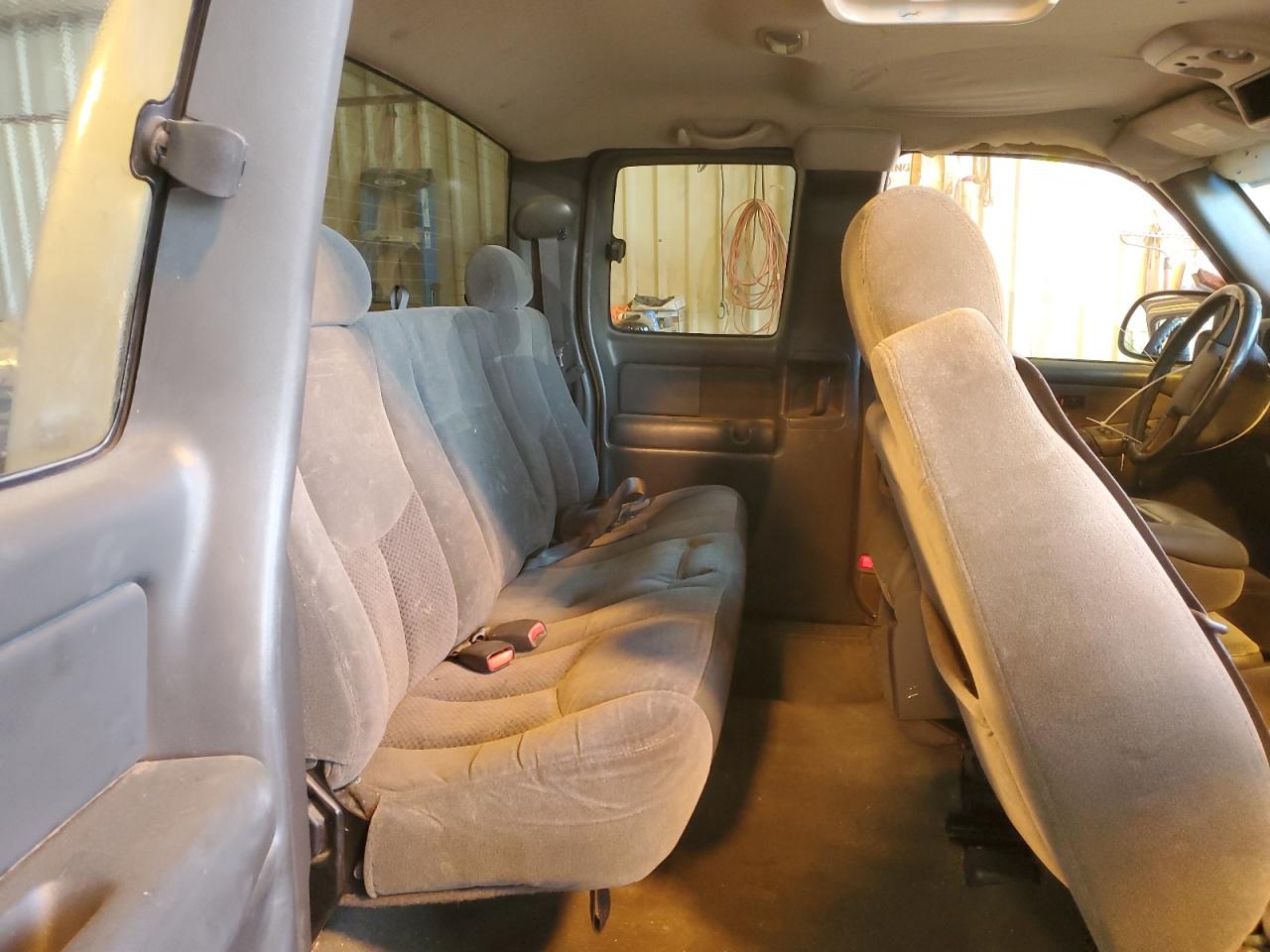 2003 Chevrolet Silverado - Image 10