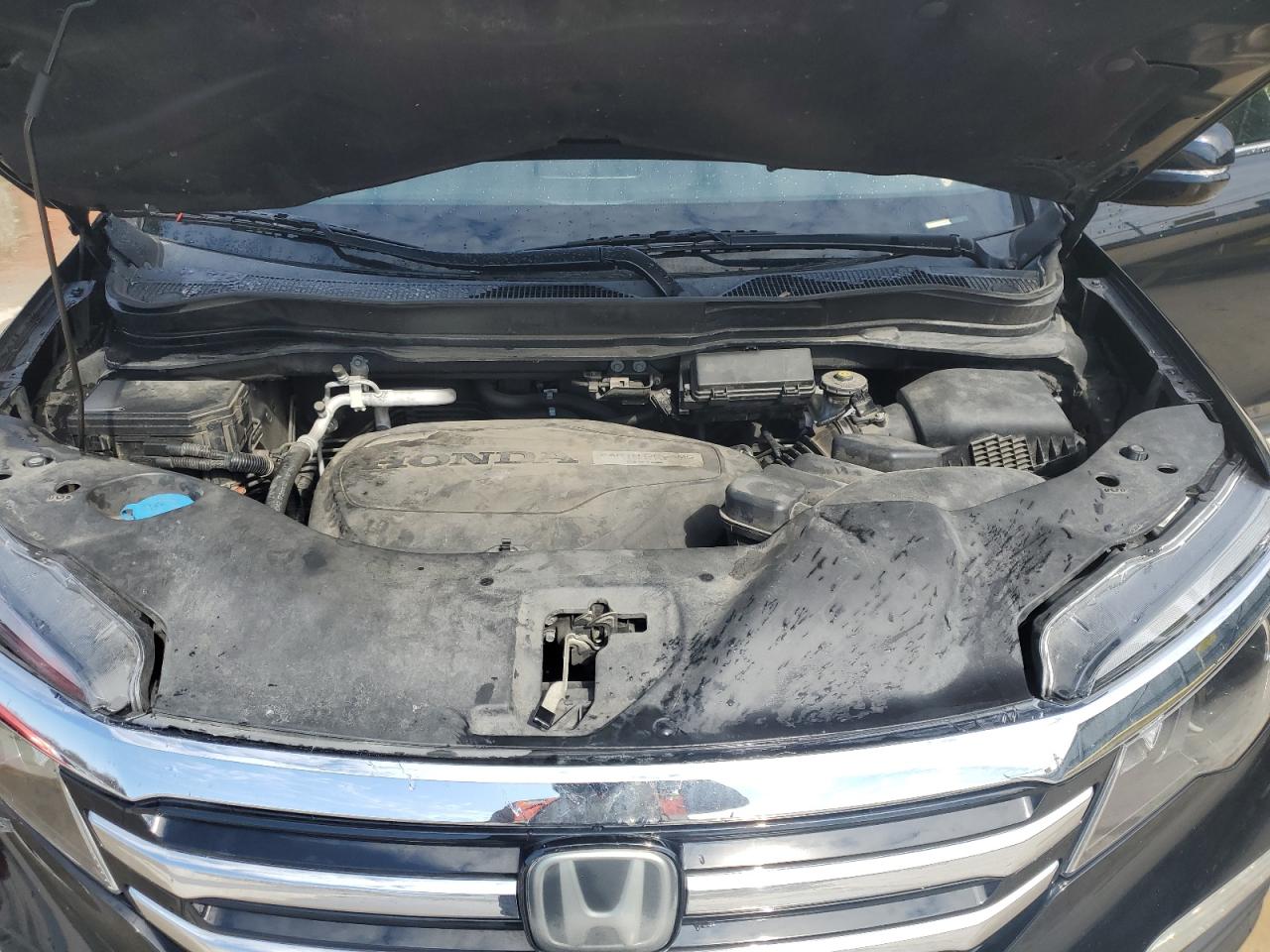 2017 Honda Pilot Touring VIN: 5FNYF6H92HB016186 Lot: 46577555