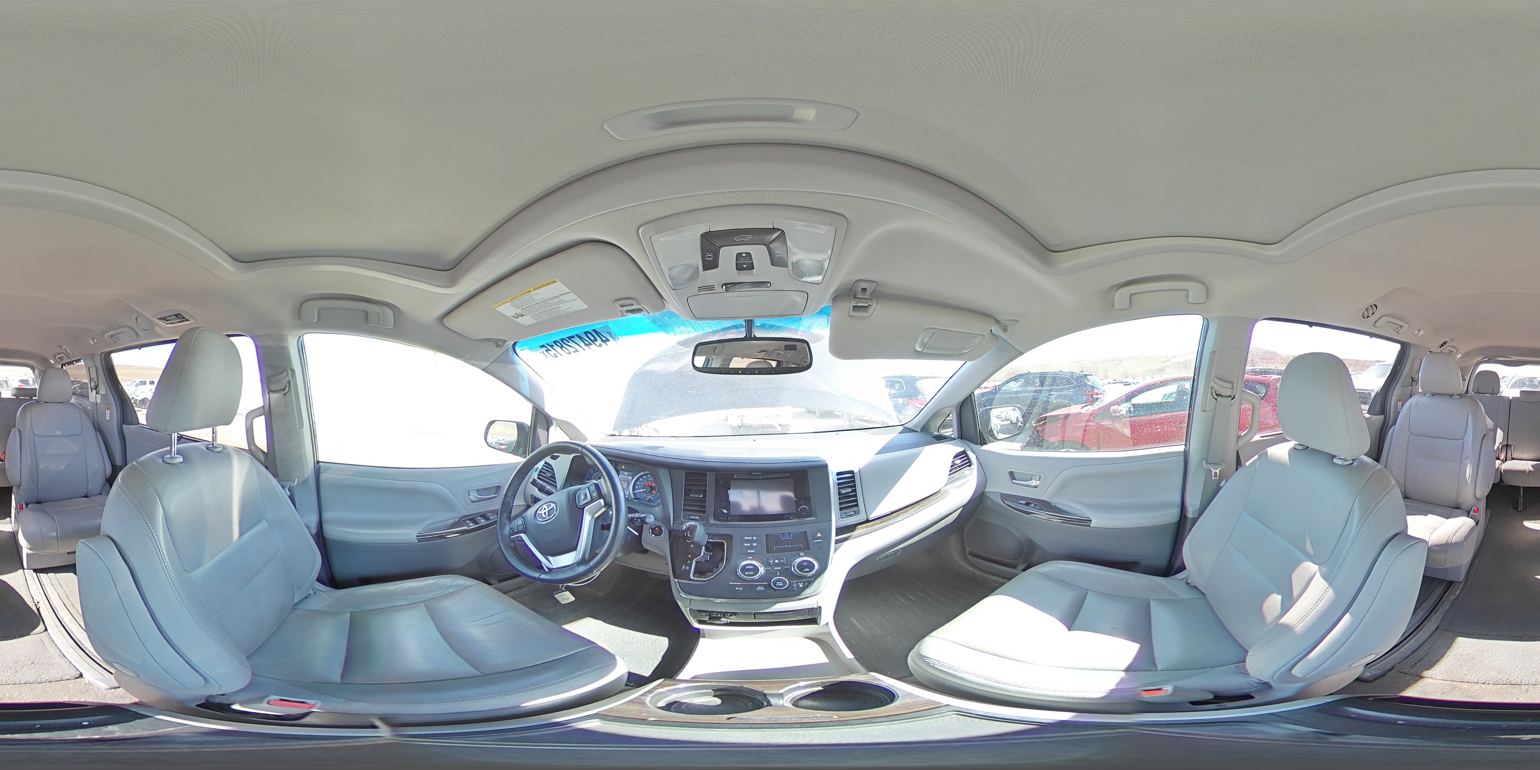 2016 Toyota Sienna - Image 14