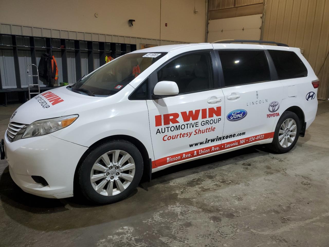2015 Toyota Sienna - Image 1