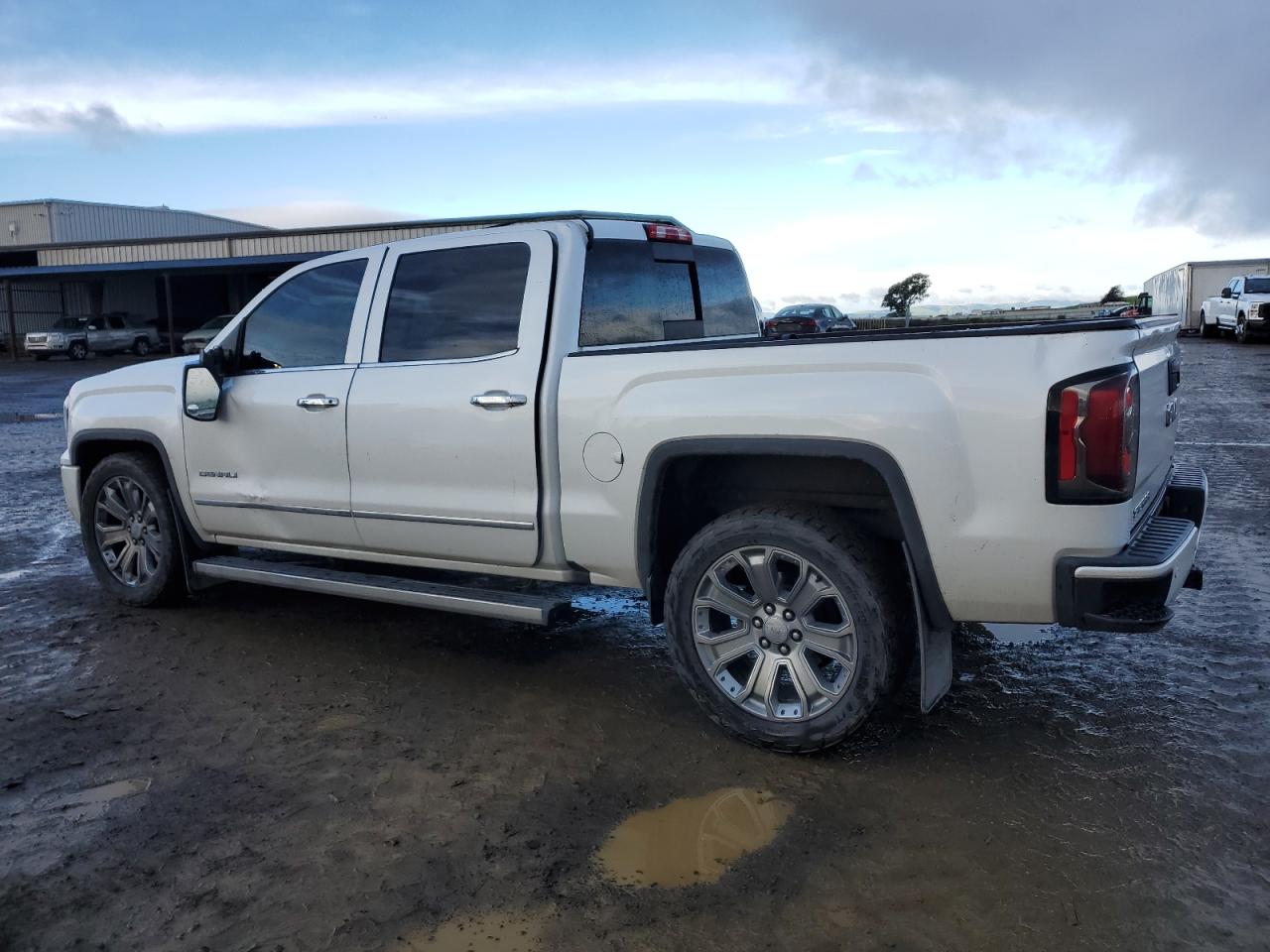 2017 GMC Sierra - Image 2