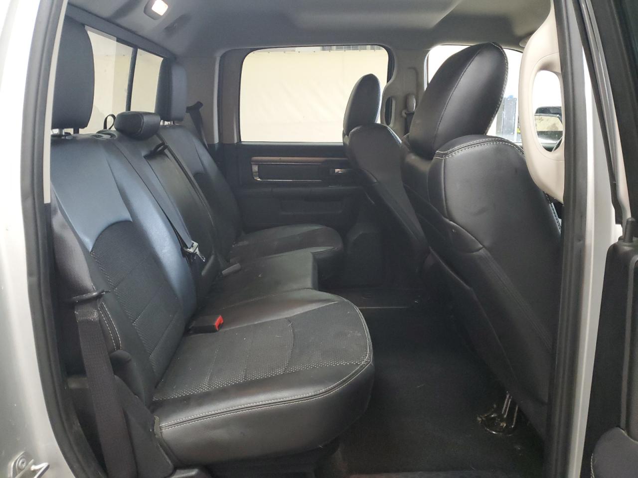 2016 RAM 1500 - Image 10