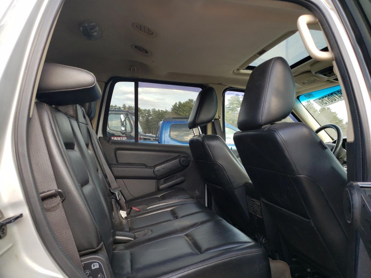 2010 Ford Explorer - Image 11