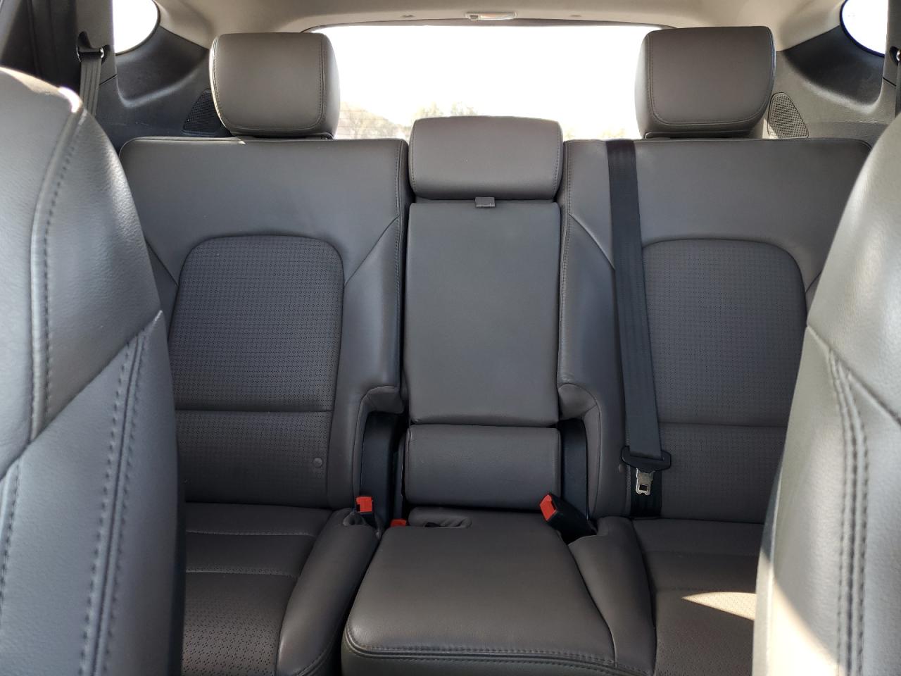 2013 Hyundai Santa Fe - Image 10