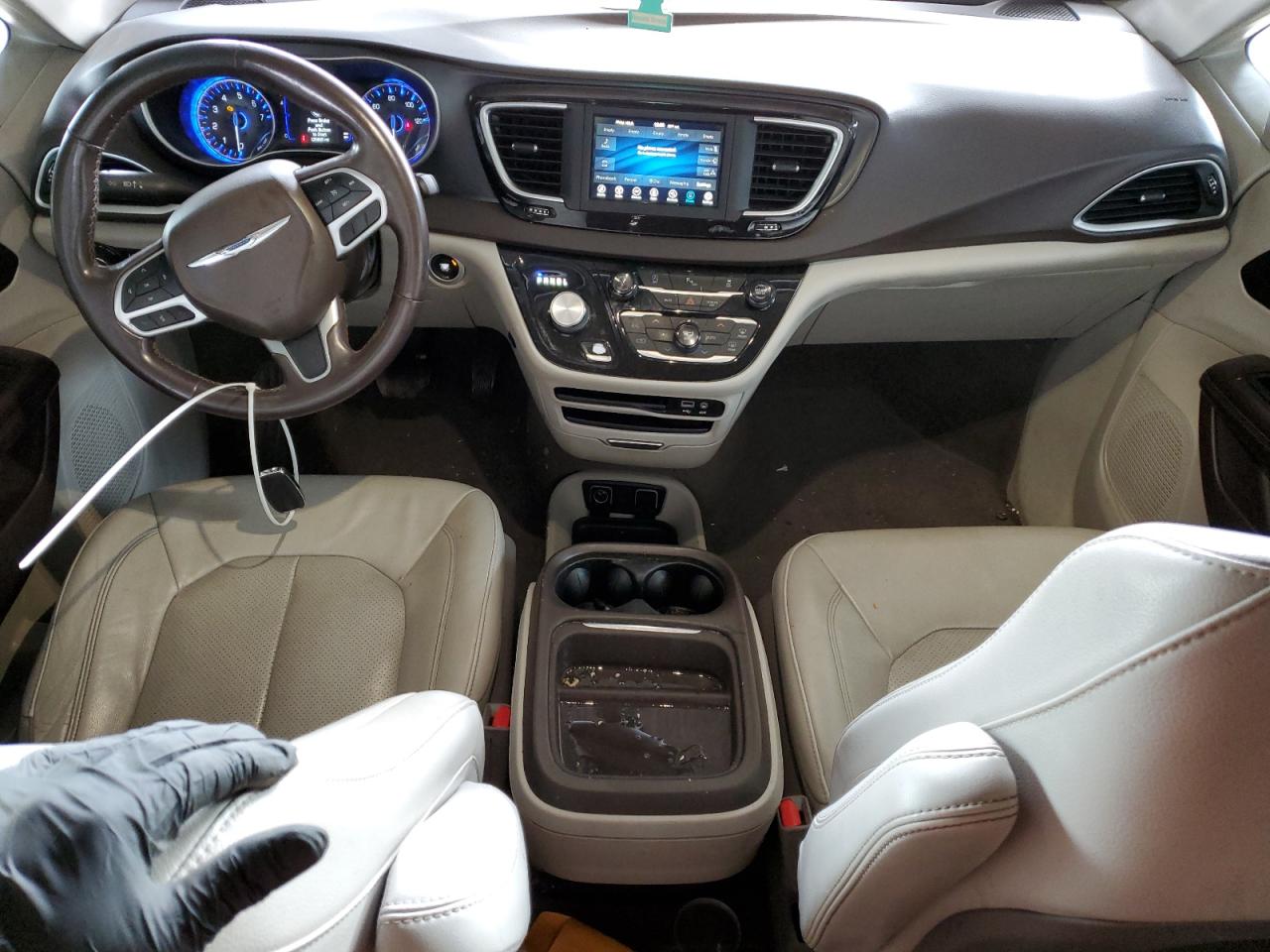 2020 Chrysler Pacifica - Image 8