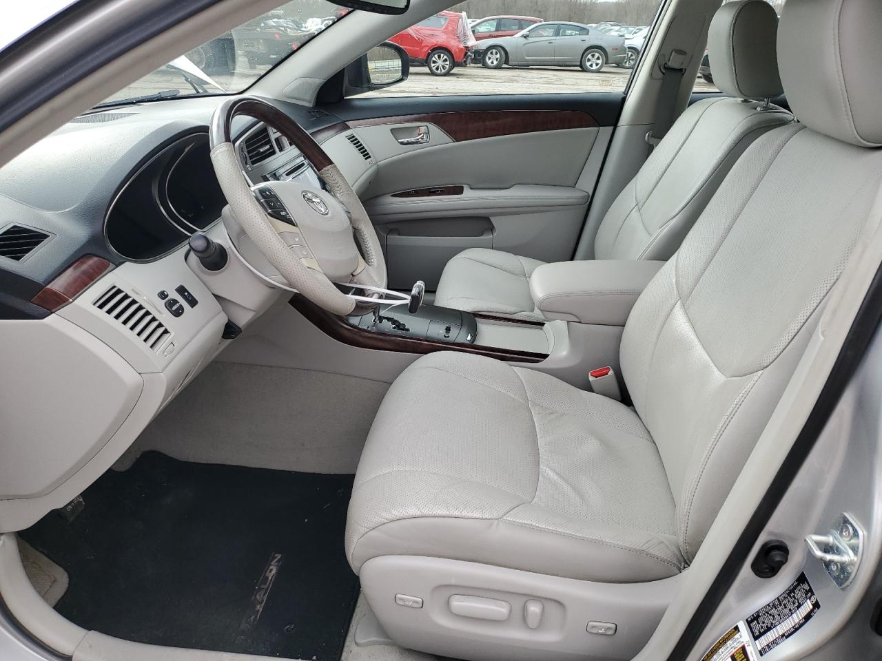 2011 Toyota Avalon - Image 7