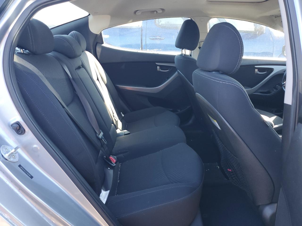 2015 Hyundai Elantra - Image 10