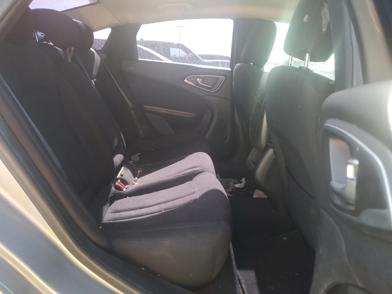 2015 Chrysler 200 - Image 10