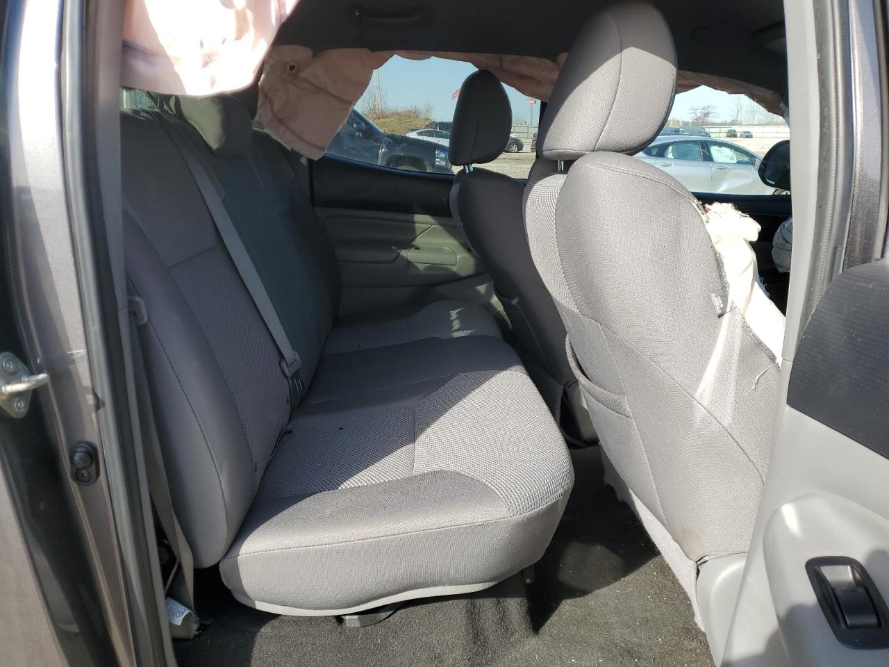 2015 Toyota Tacoma - Image 11