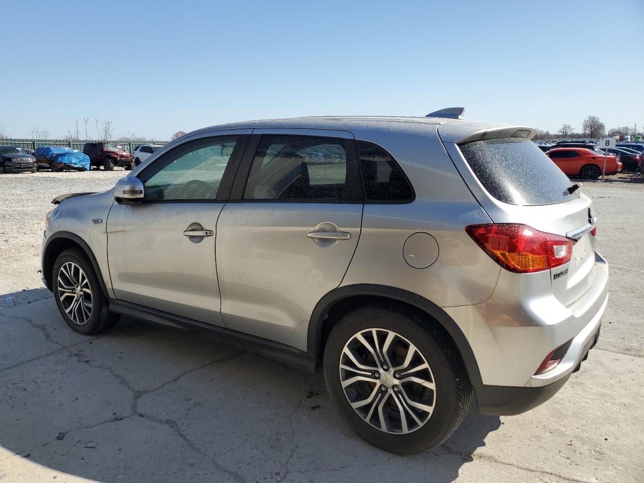 2018 Mitsubishi Outlander - Image 2