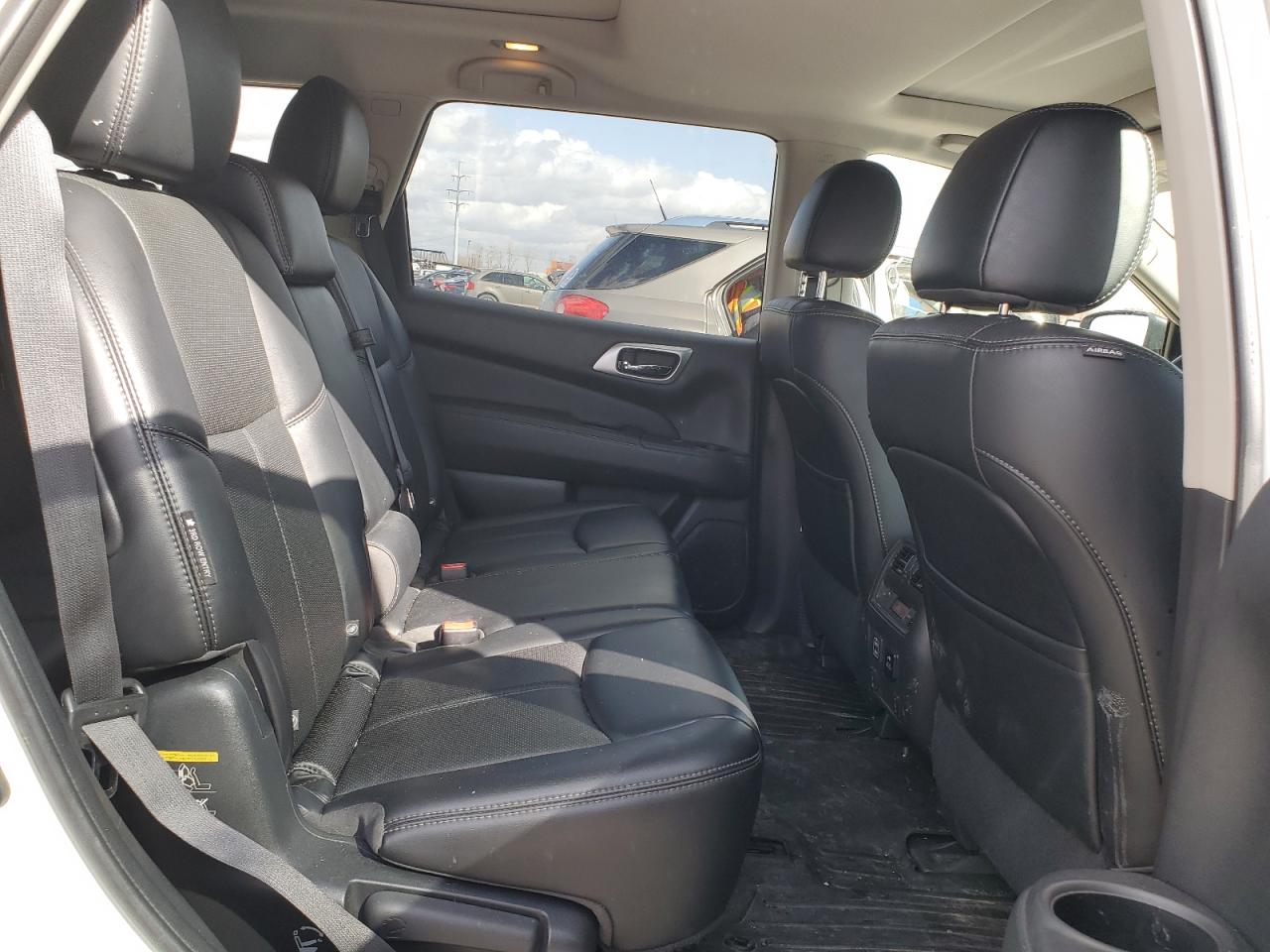 2018 Nissan Pathfinder - Image 11
