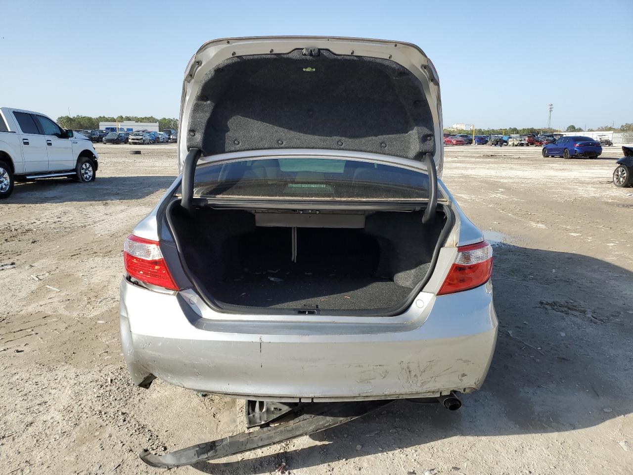 2015 Toyota Camry - Image 6