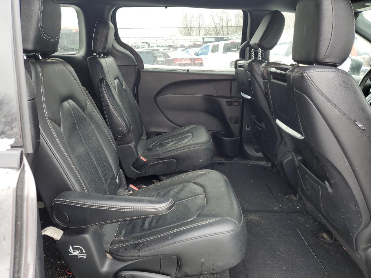2020 Chrysler Pacifica - Image 11