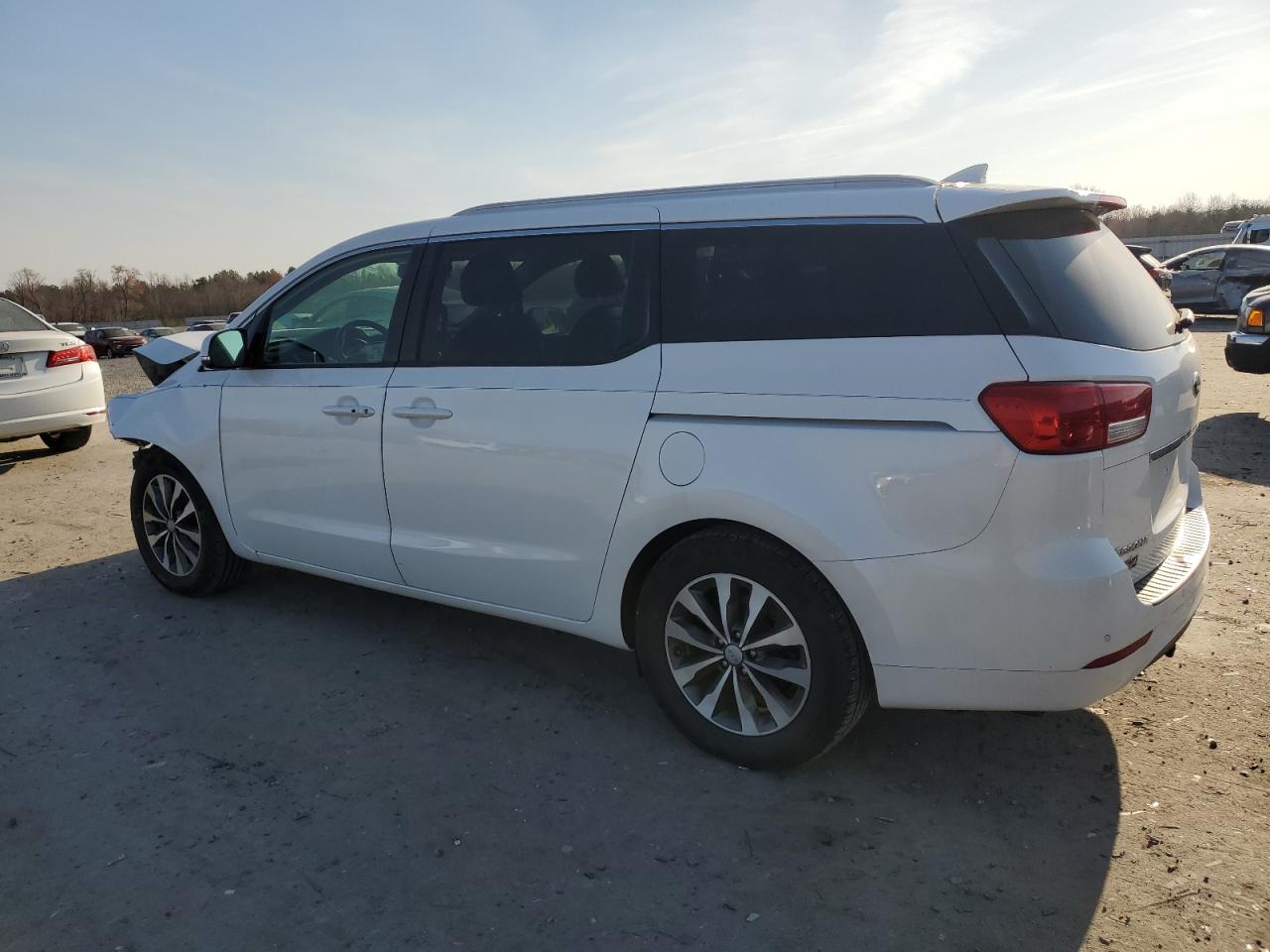 2018 Kia Sedona - Image 2