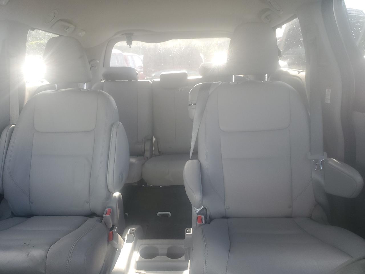 2020 Toyota Sienna - Image 10