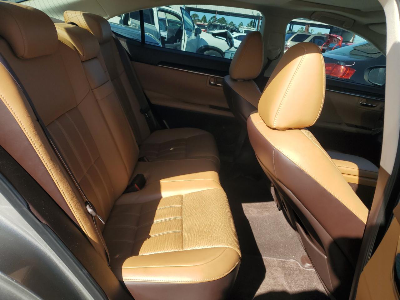 2016 Lexus ES - Image 10