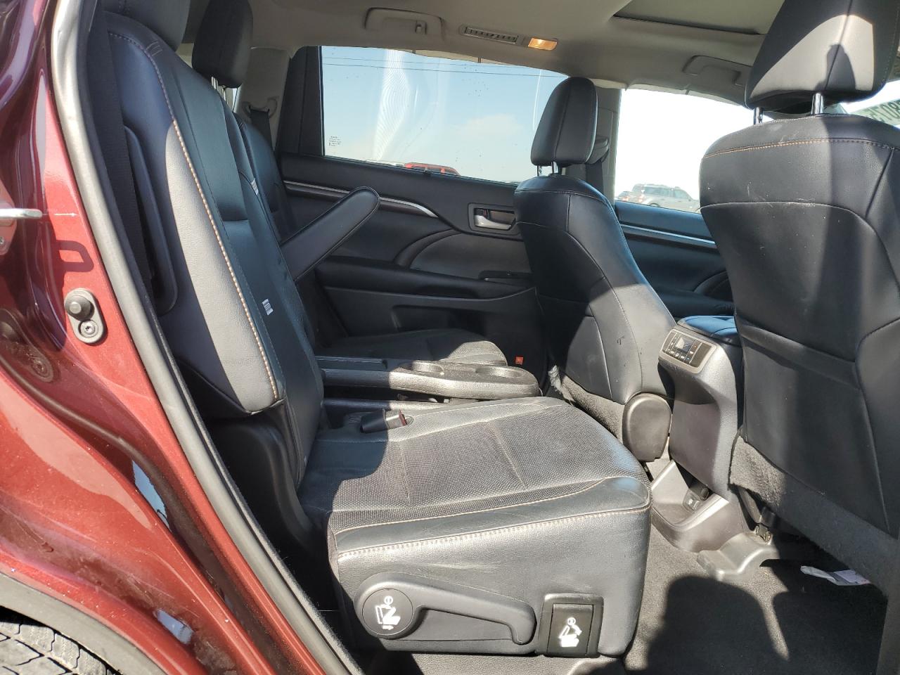 2015 Toyota Highlander - Image 11