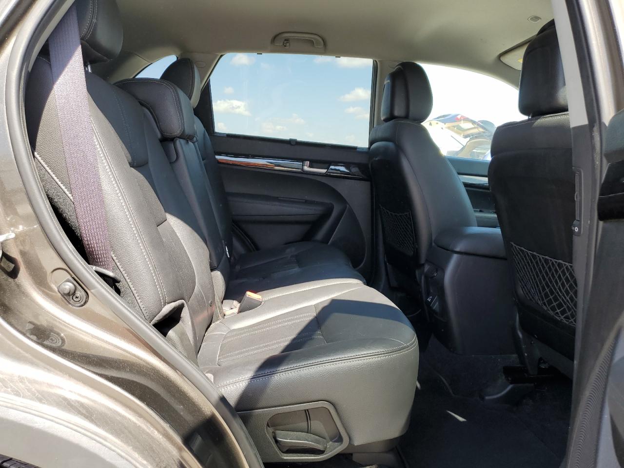 2014 Kia Sorento - Image 11
