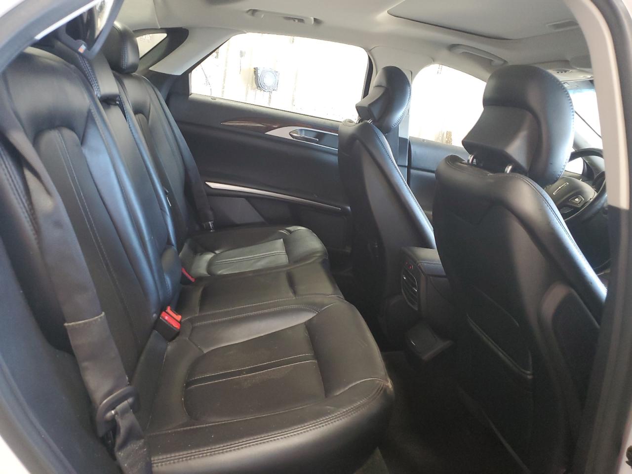 2016 Lincoln MKZ - Image 10