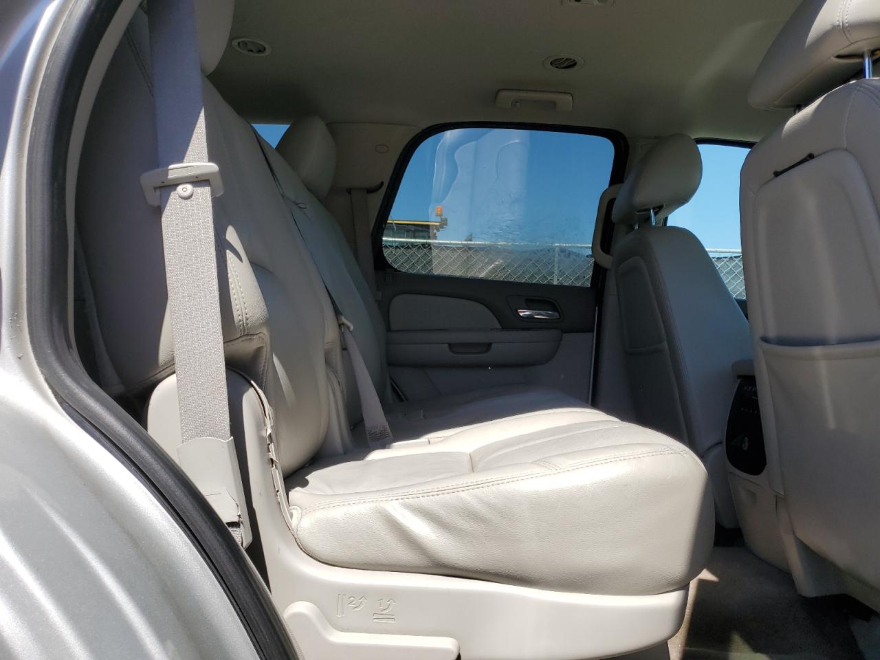 2011 Chevrolet Tahoe - Image 11