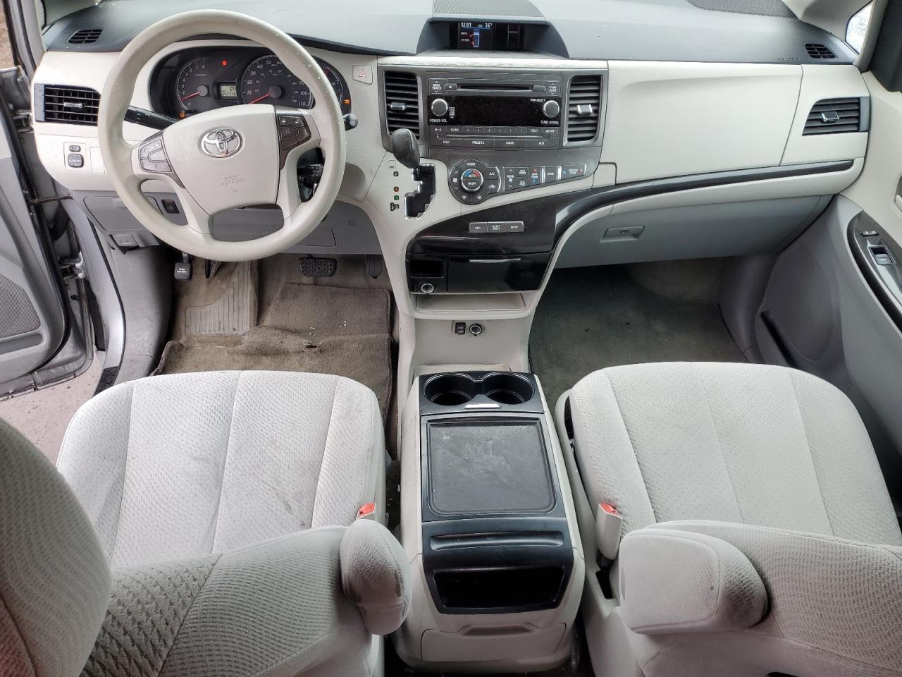 2013 Toyota Sienna - Image 8