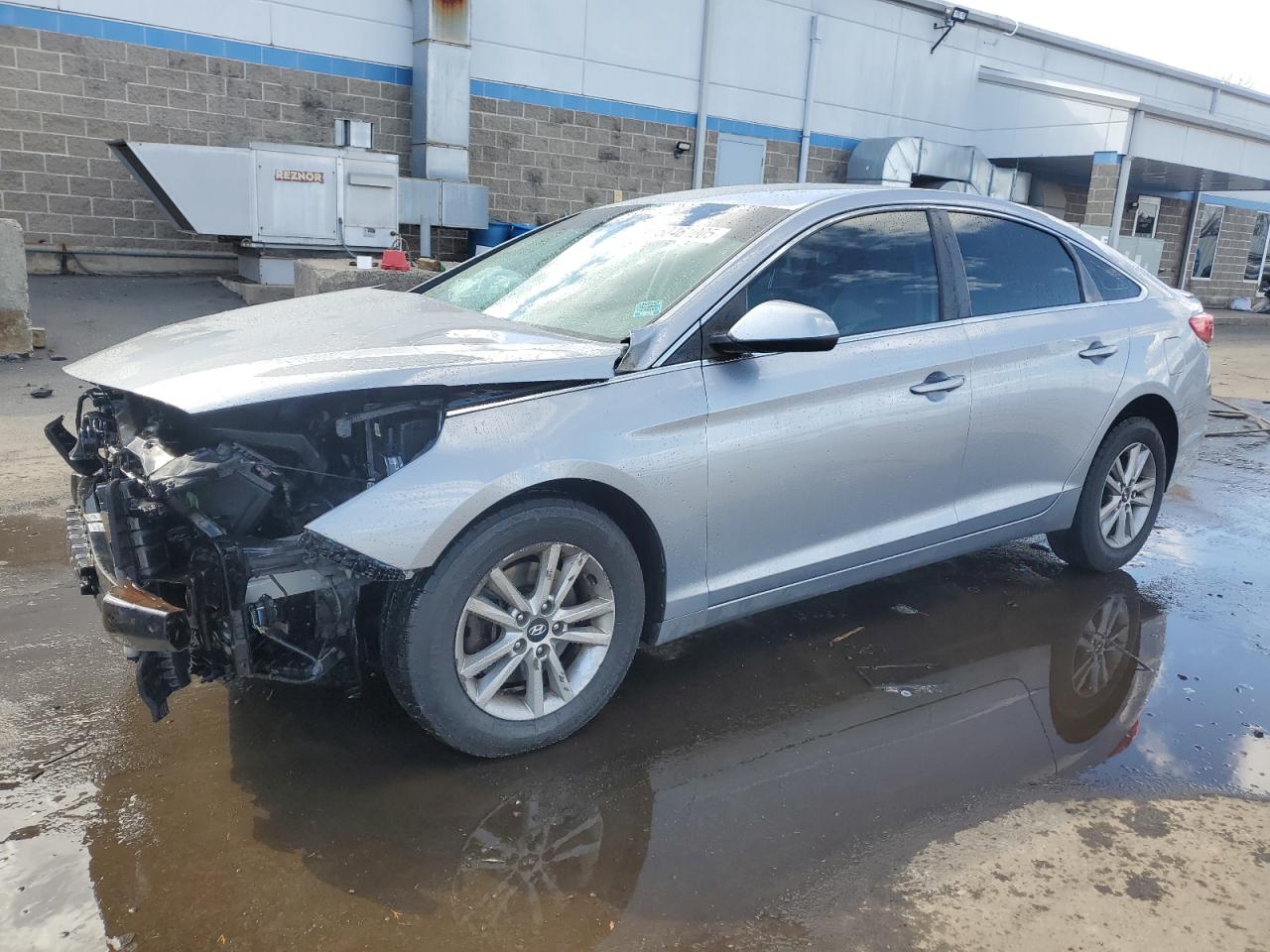 2015 HYUNDAI SONATA SILVER VIN: 5NPE24AF2FH062277
