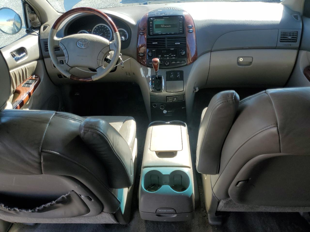 2005 Toyota Sienna - Image 8