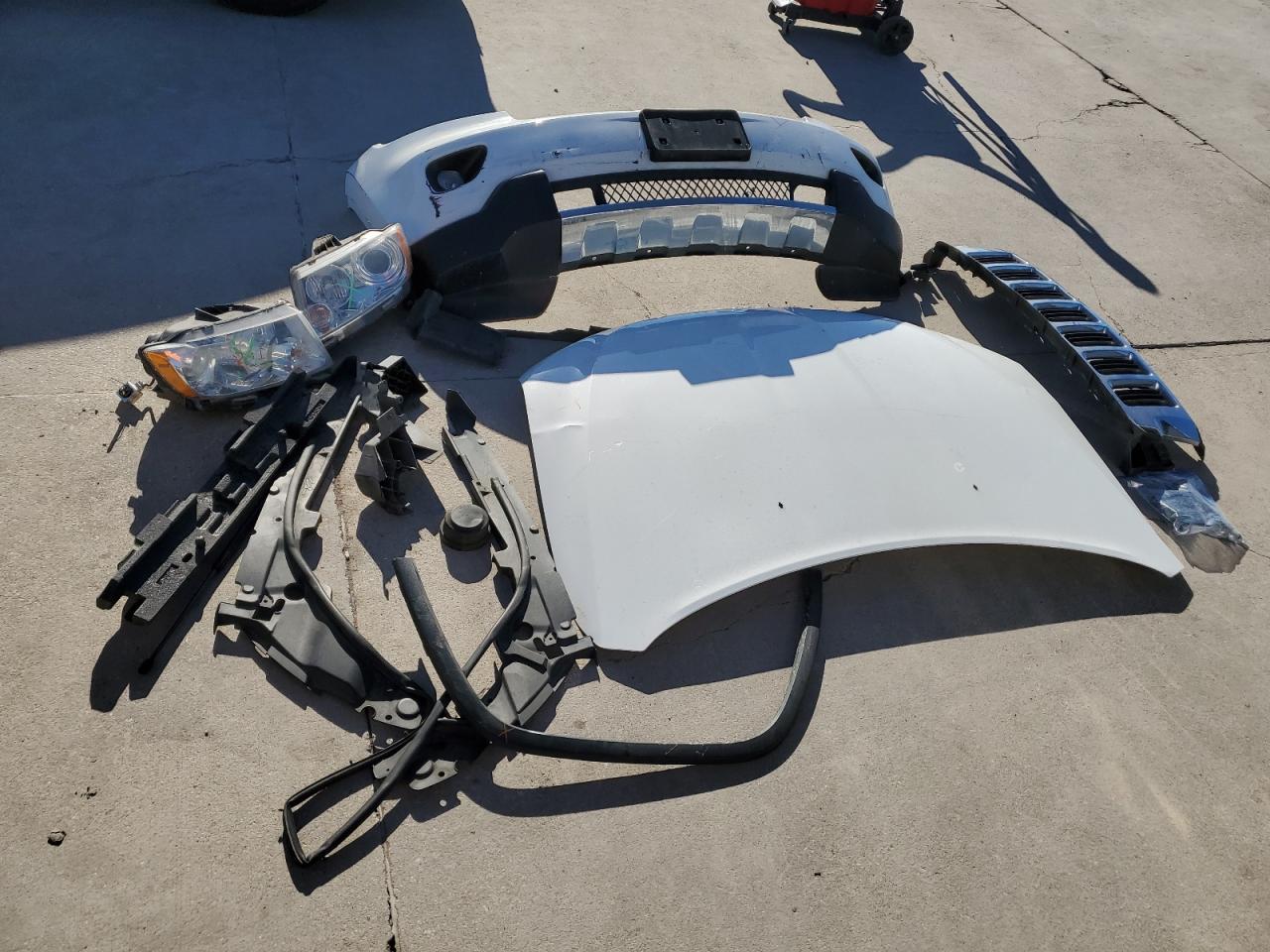 2013 Jeep Grand Cherokee - Image 13