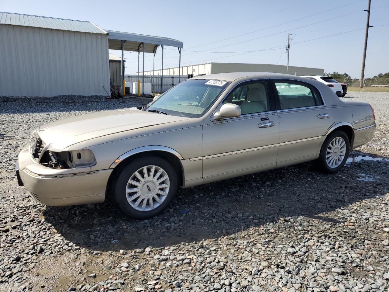 2005 Lincoln Town Car - Image 1