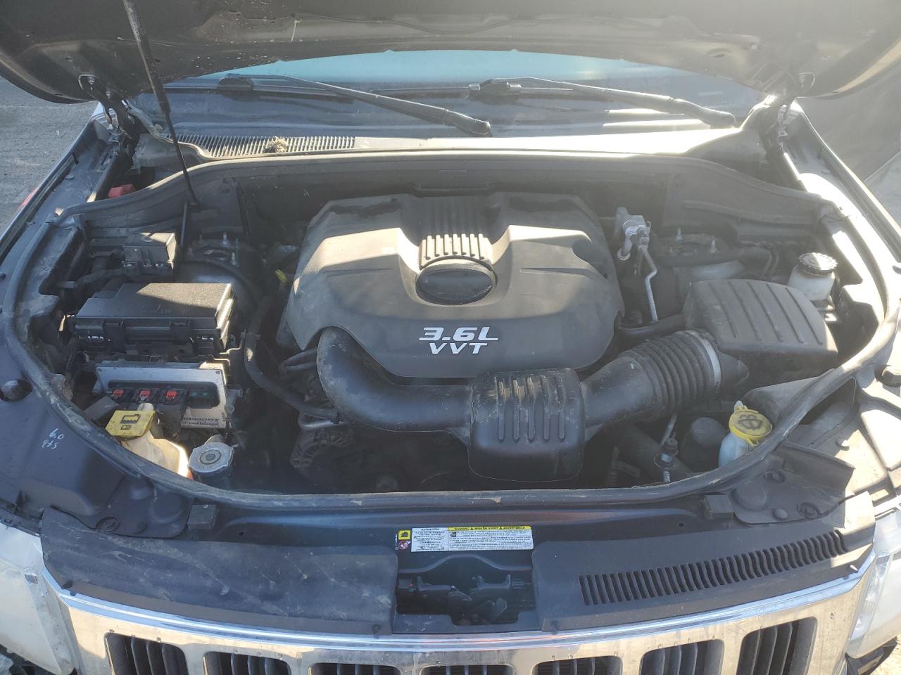 2012 Jeep Grand Cherokee - Image 12