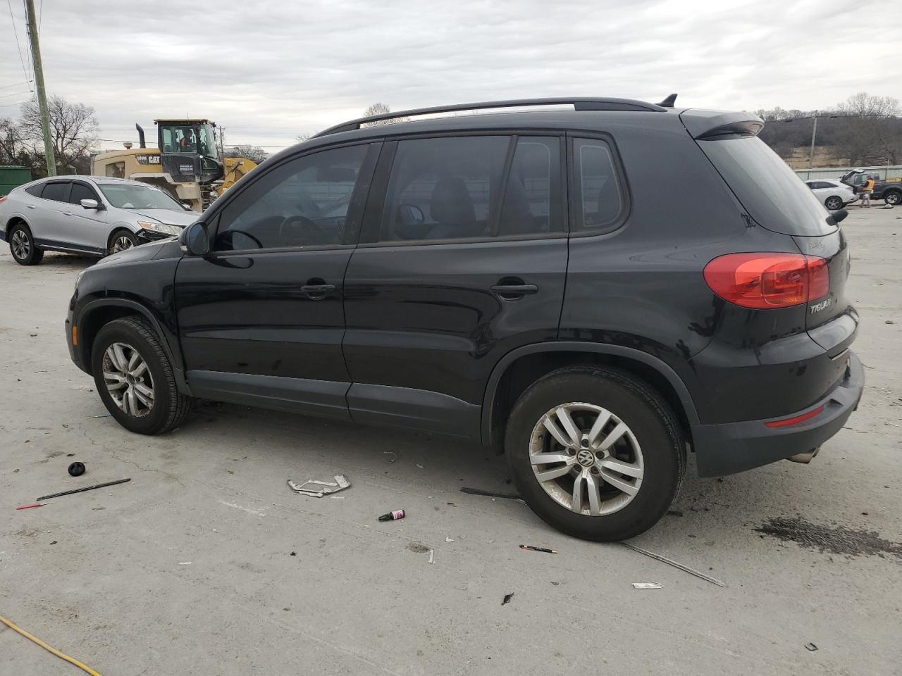 2017 Volkswagen Tiguan - Image 2