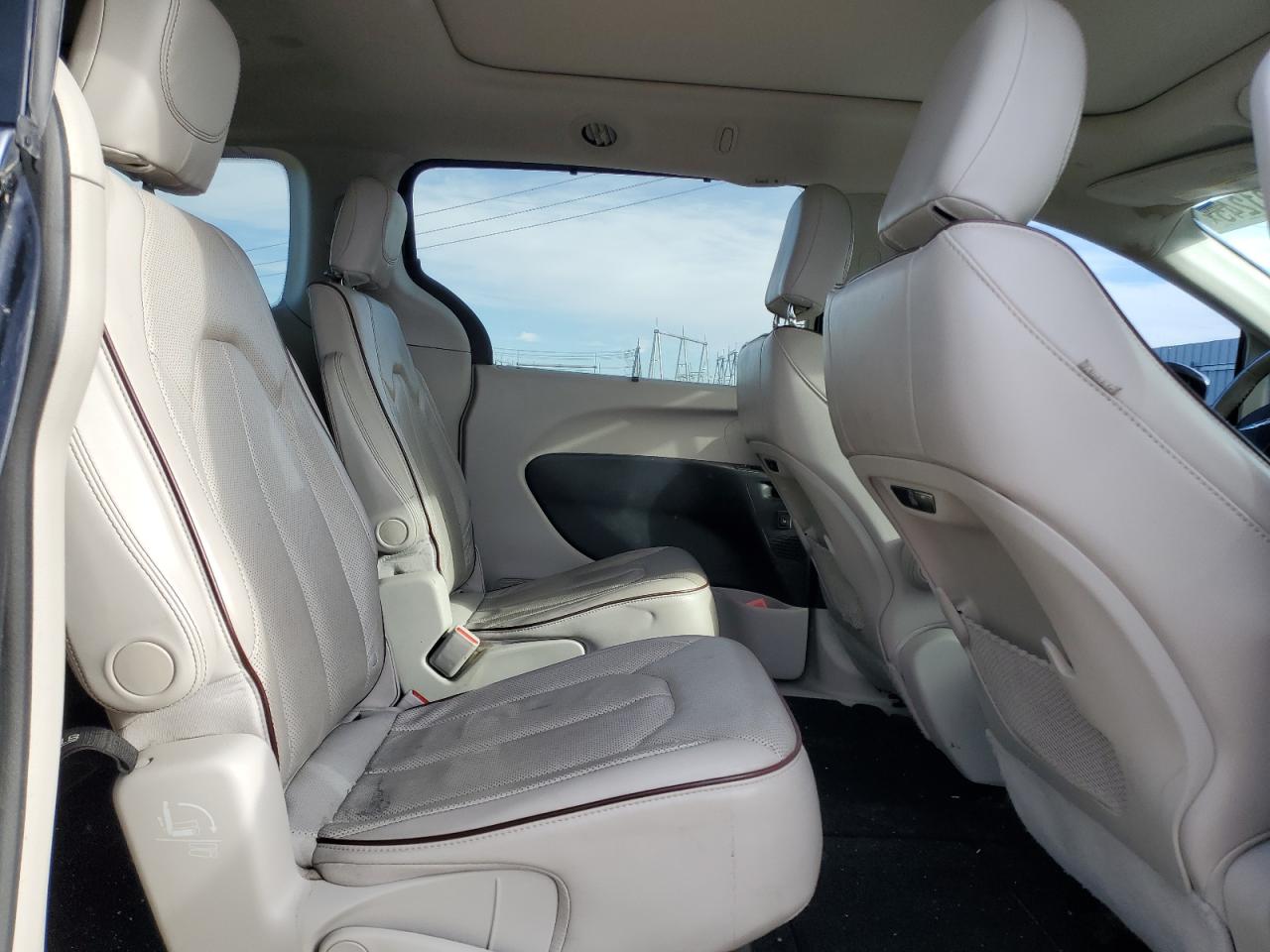 2020 Chrysler Pacifica - Image 11
