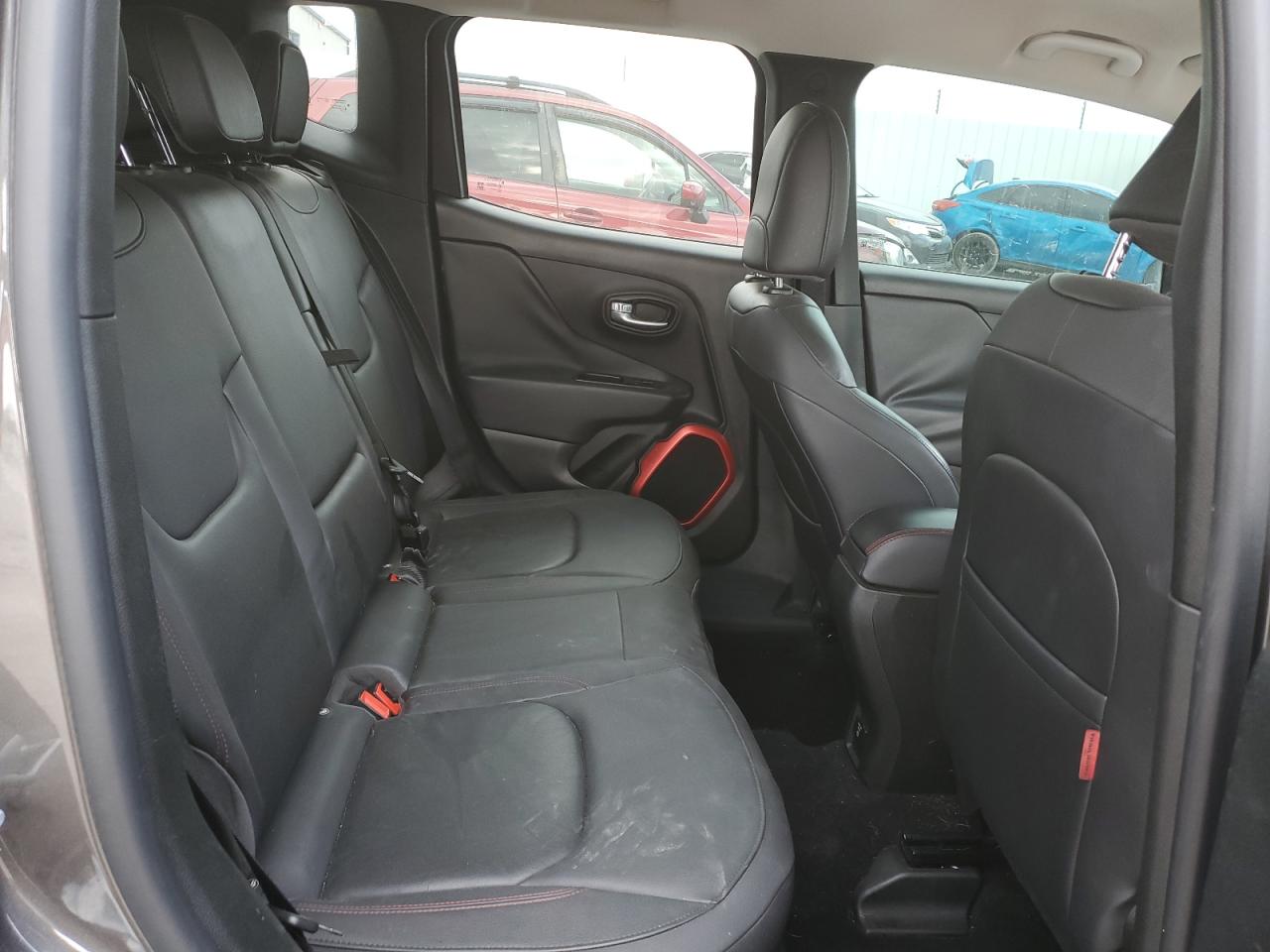 2016 Jeep Renegade - Image 11