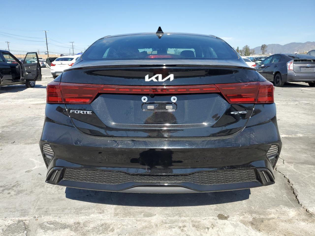 2023 Kia Forte - Image 6