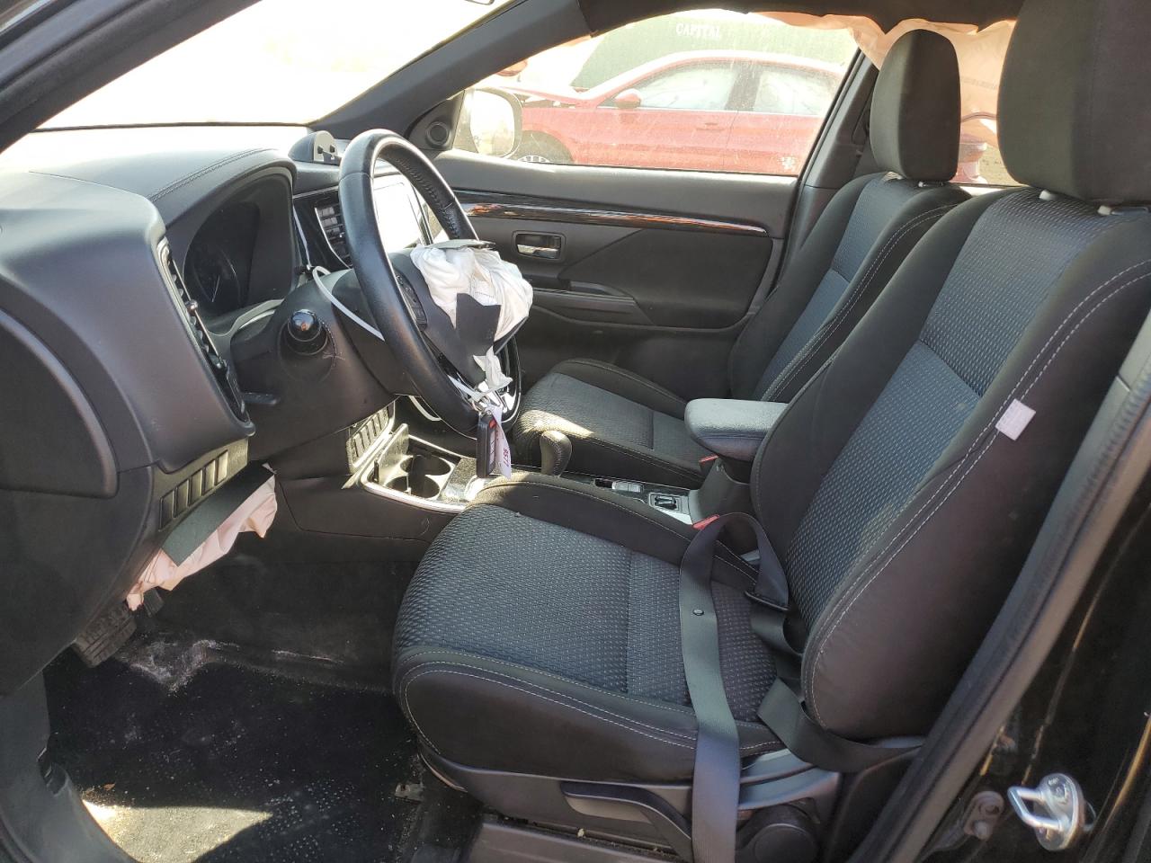 2018 Mitsubishi Outlander - Image 7