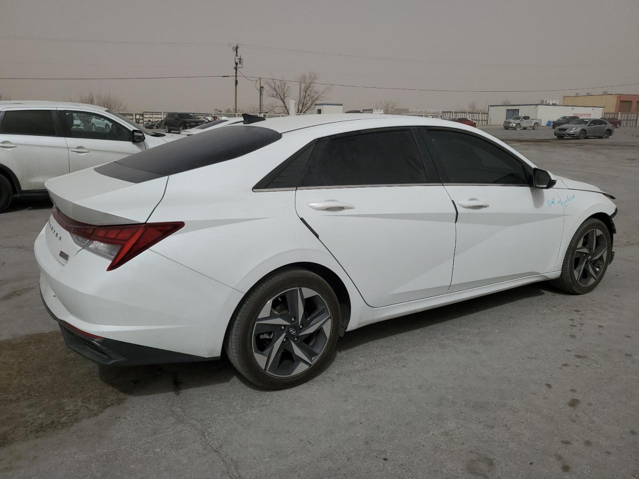 2022 Hyundai Elantra - Image 3