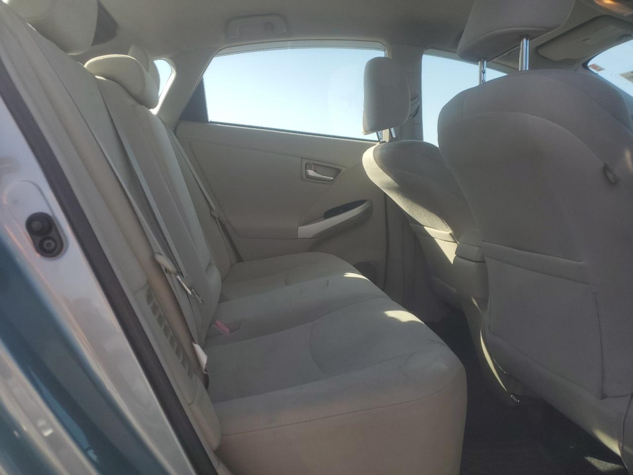2013 Toyota Prius - Image 10