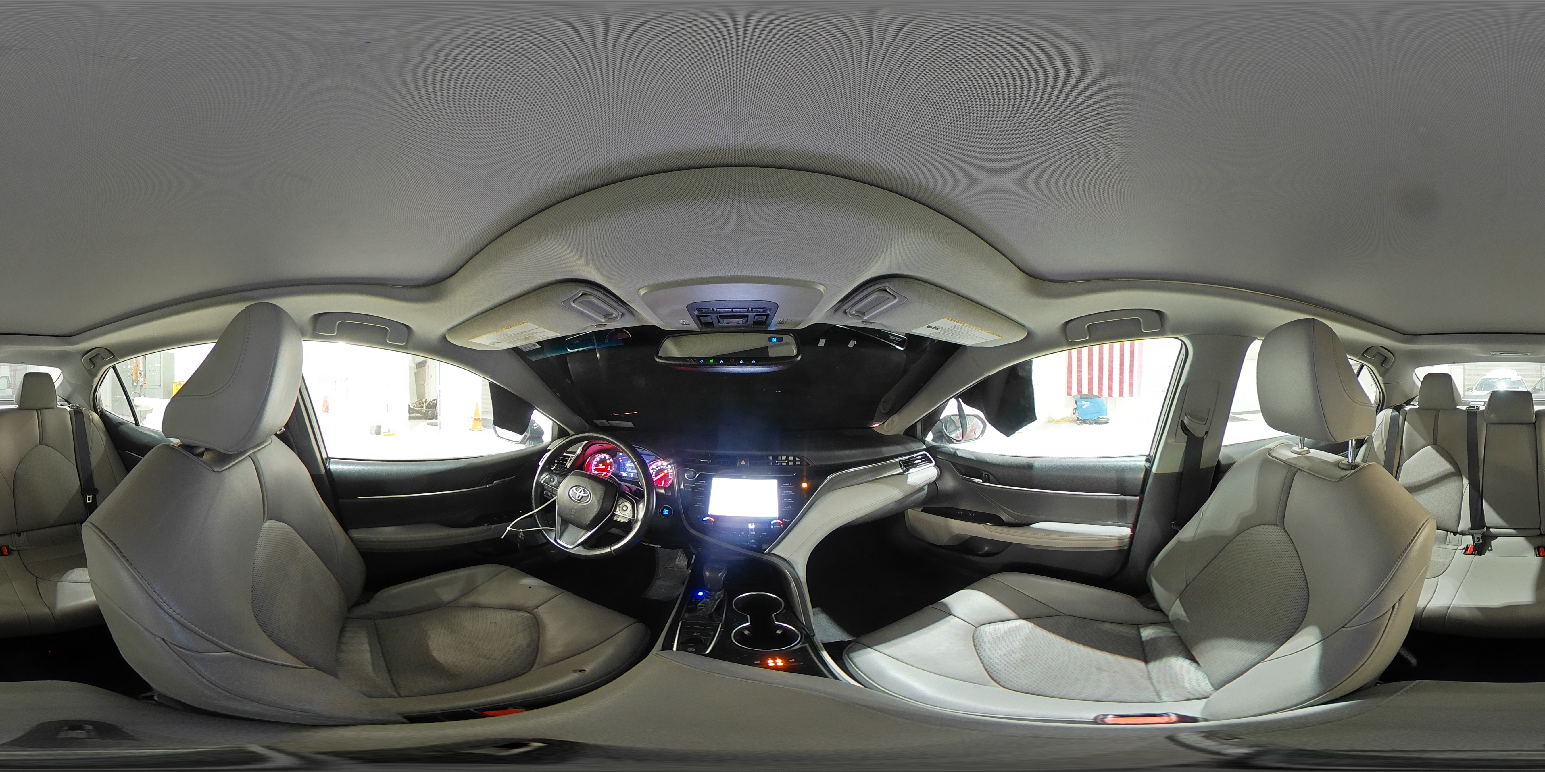 2018 Toyota Camry - Image 14