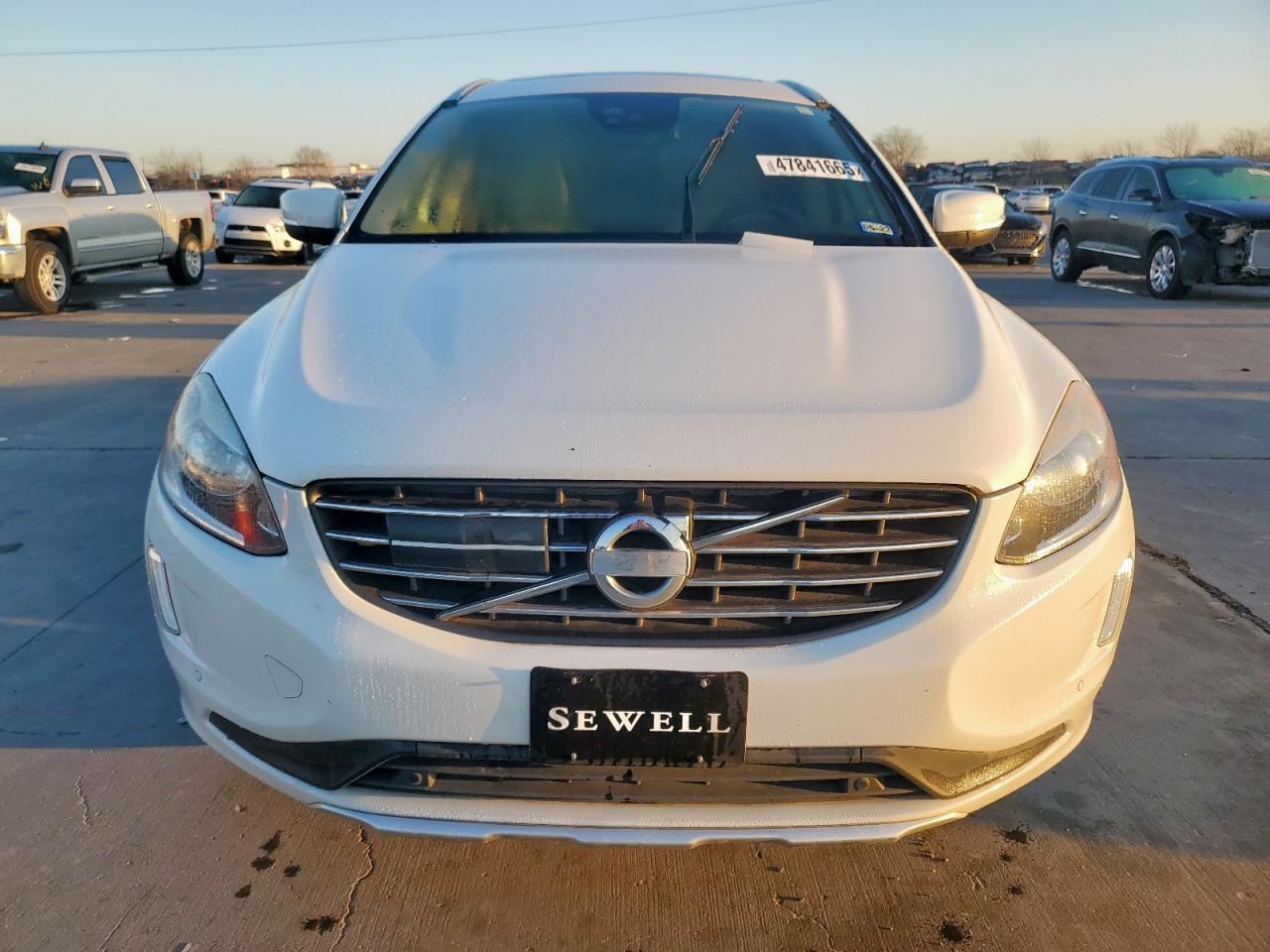 2015 Volvo XC60 - Image 5