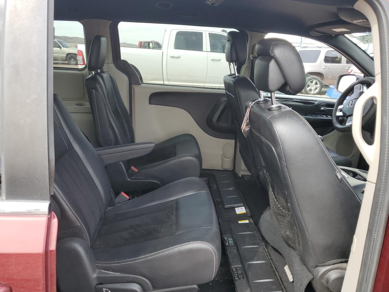 2018 Dodge Caravan - Image 11