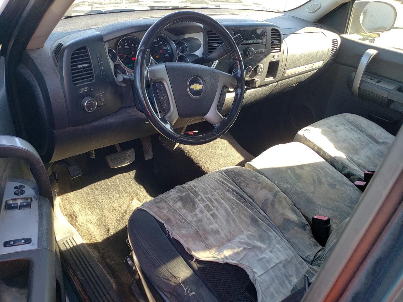 2007 Chevrolet Silverado - Image 8
